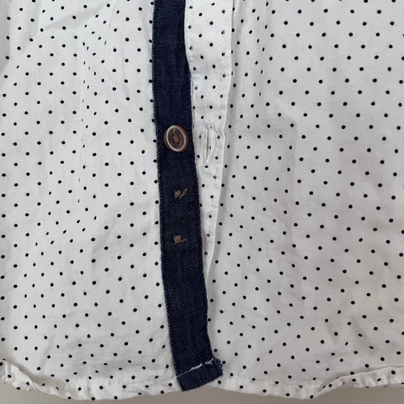 White 100% cotton with polka dots button down shirt with short sleeve. Size 9/10 - Picture 7 of 7